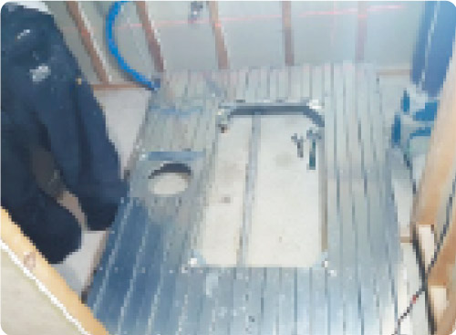 ユニットバス組み立ての足場が組み上がり